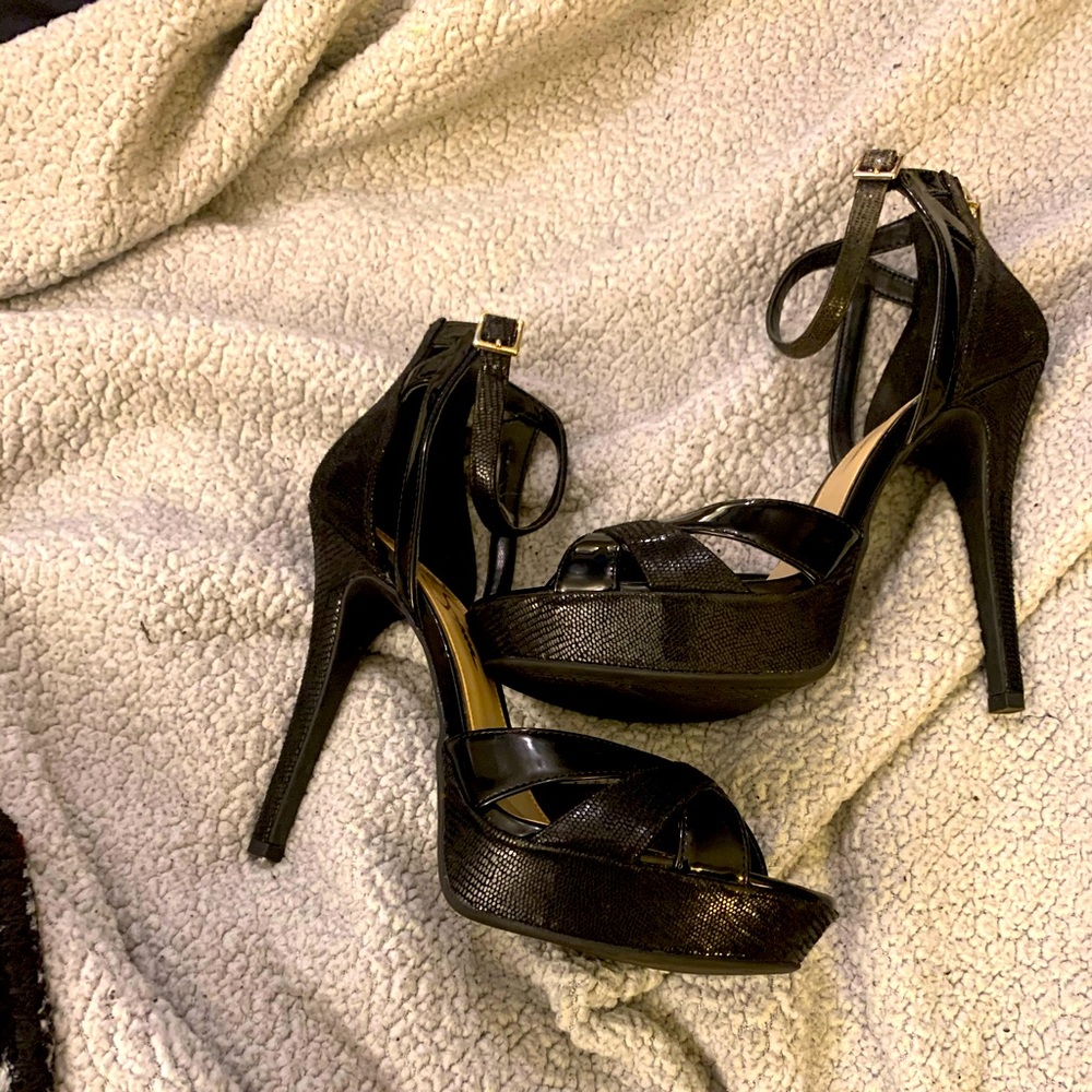 Black Strippy platformed heels